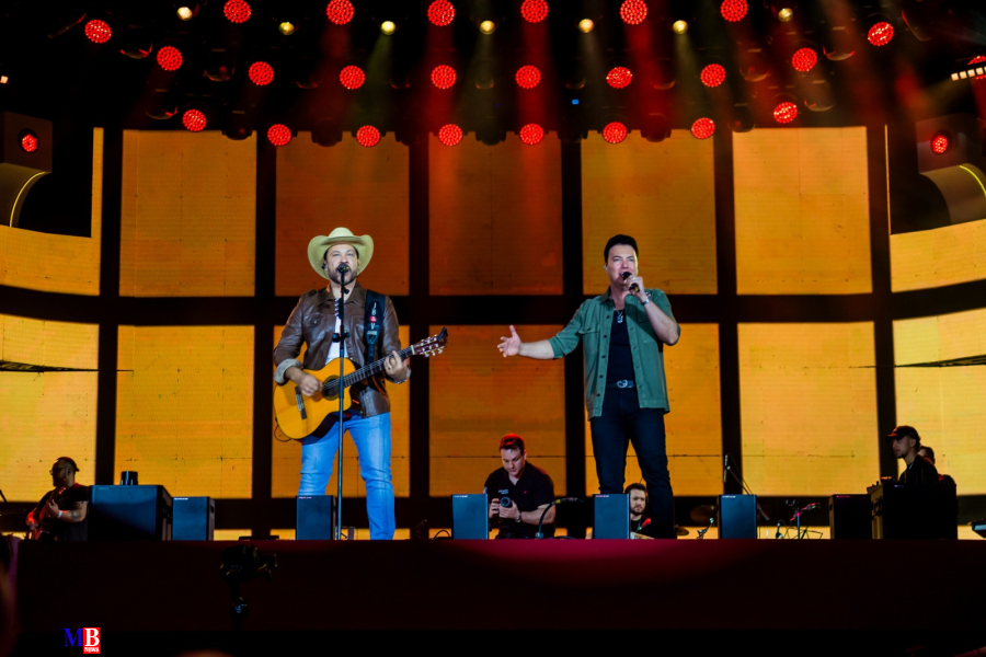 Fernando e Sorocaba, João Bosco e Vinícius e Guilherme e Santiago abrem os shows da primeira noite da Festa de Barretos
