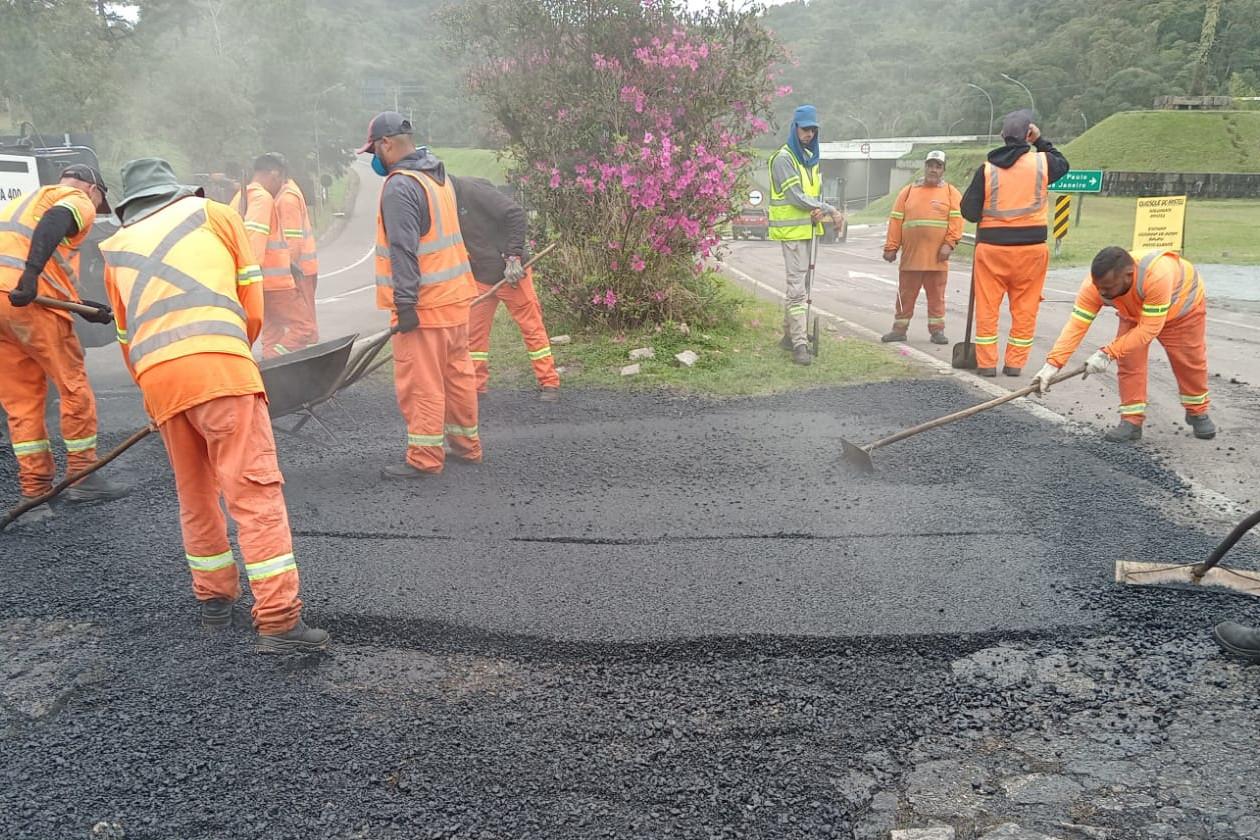 Estrada da Graciosa começa a receber conservação do pavimento asfáltico