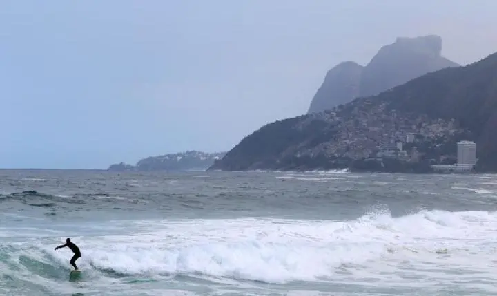 Fim de semana no Rio terá mar de ressaca e frente fria
